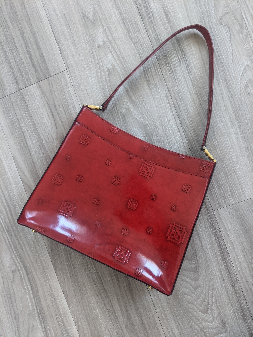 DAKS LONDON  Red LEATHER. Shoulder Bag
